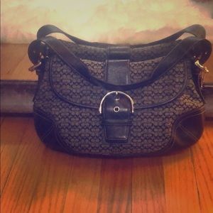 Coach signature canvas logo shoulder bag